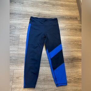 Gapfit Blackout Technology leggings Women’s Medium Capri Navy